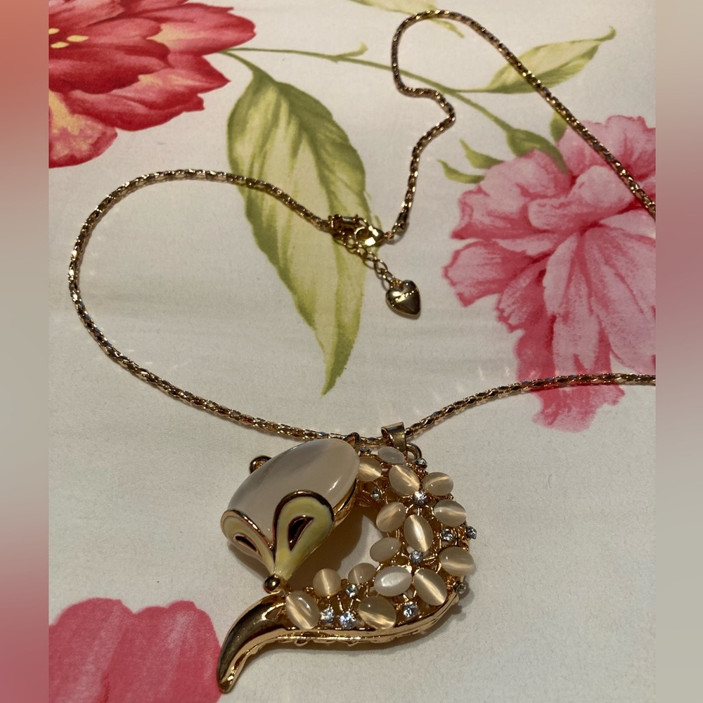 Elegant Gold and Cream Necklace Fox 🦊 Pendant by Betsy Johnson (Free Keychain)